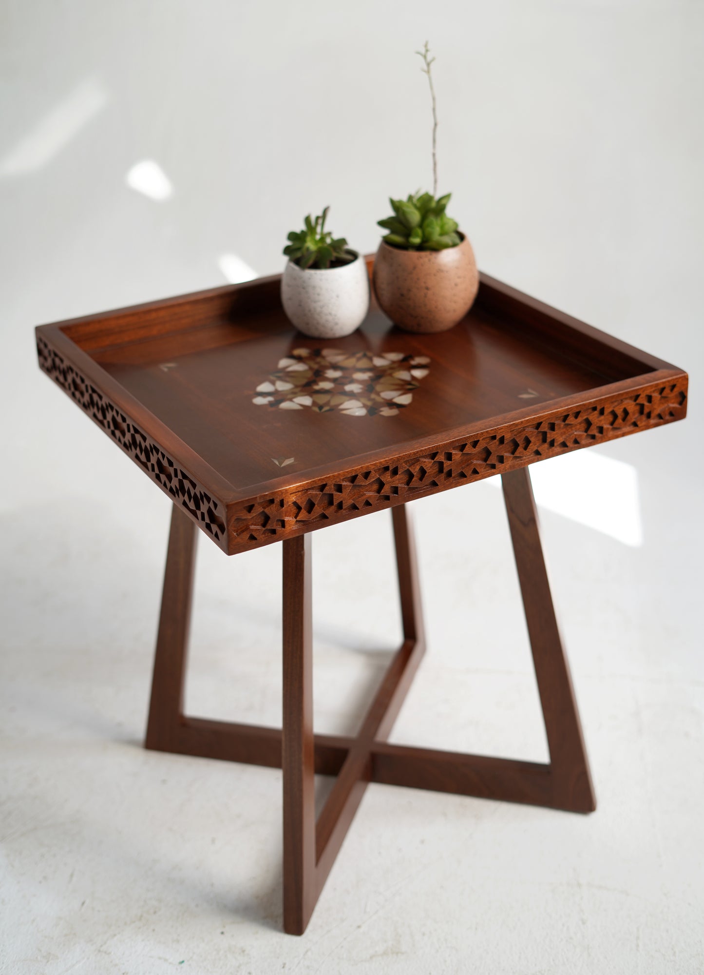 Qijmas side table