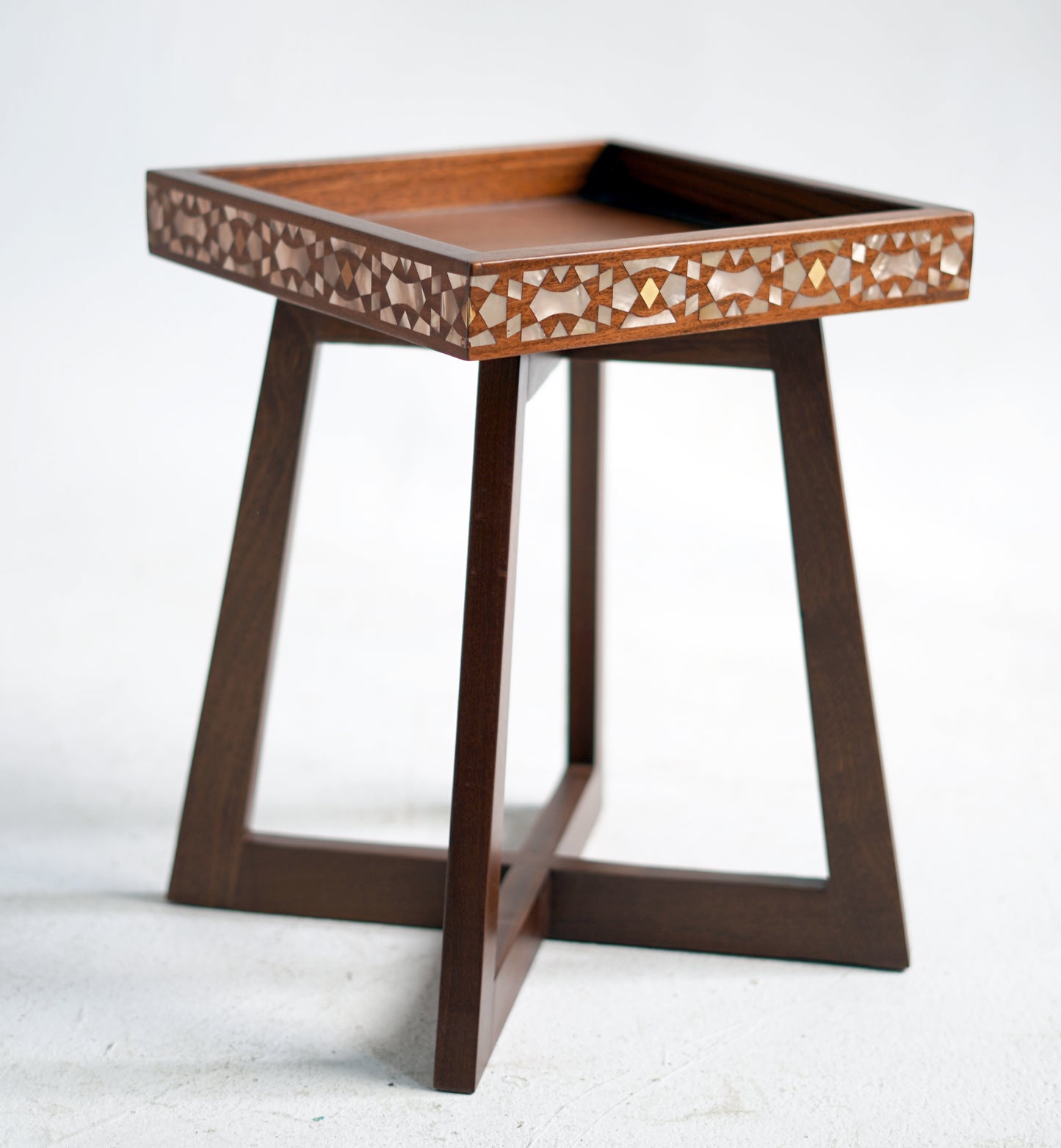 Qijmas side table